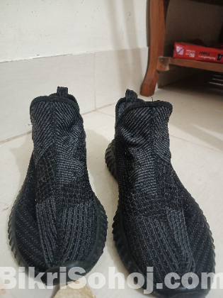 black elastic sneaker(used)